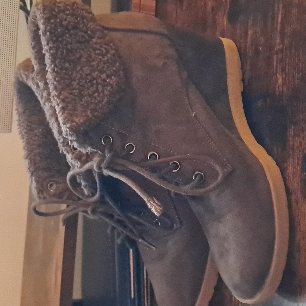 Dana Buchman Brown Lace Up Wedge  Boots